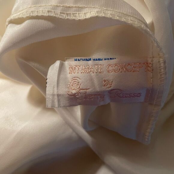 Intimate Concepts by Terry Russo Size Medium - Picture 8 of 9